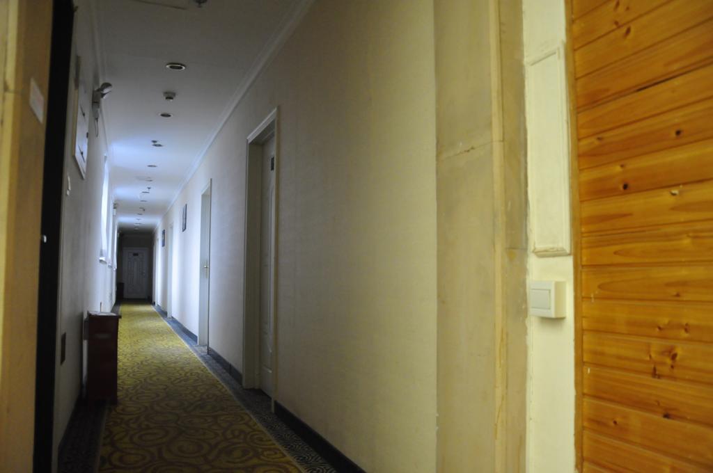 Super 8 Hotel Beijing Shijingshan Jiujiuyuan מראה חיצוני תמונה